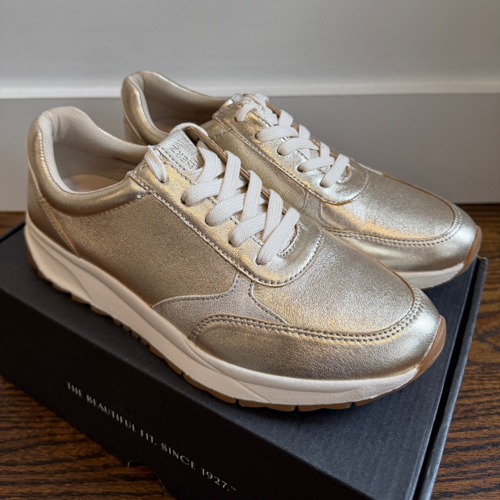 Naturalizer Shay sneakers in champagne color